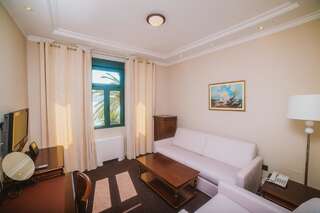 Отель Hotel Astoria Тиват Улучшенный люкс-1