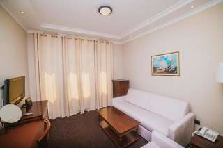 Отель Hotel Astoria Тиват Улучшенный люкс-2
